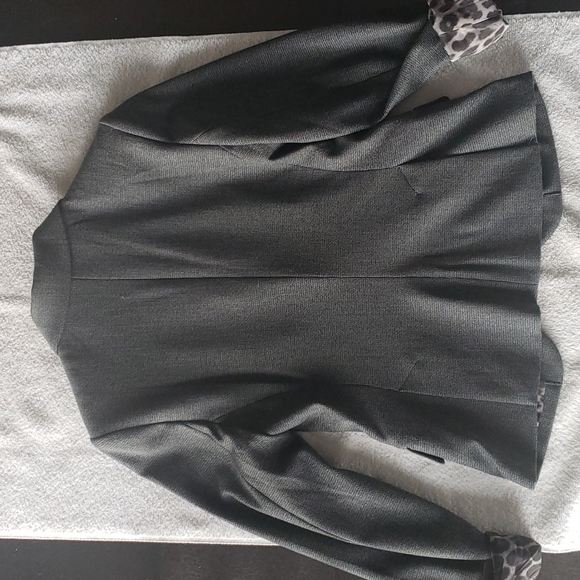 Blazer - Picture 5 of 5